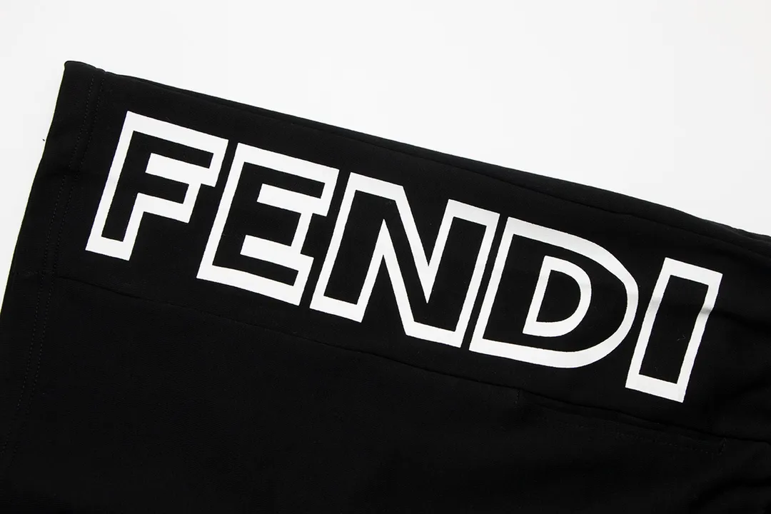【FENDI 公式旗艦店】フェンディ   ショートパンツ  ご好評に付き再入荷！