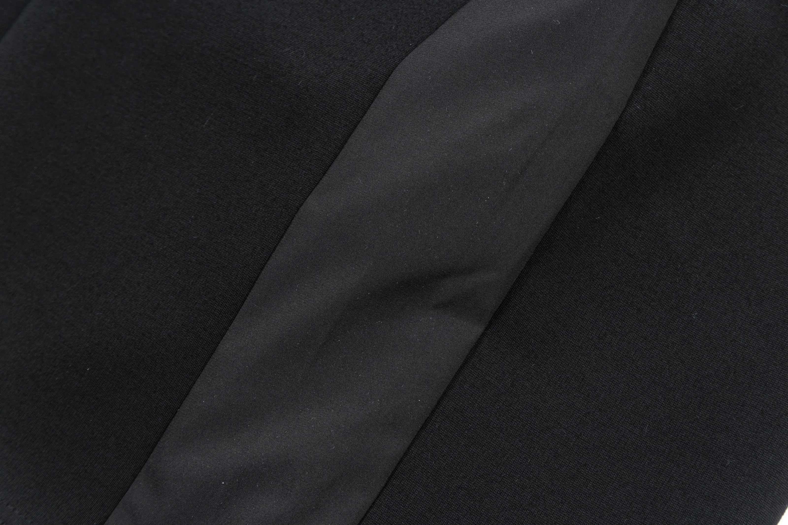 【PRADA  公式旗艦店】プラダ ショートパンツご好評に付き再入荷！250227