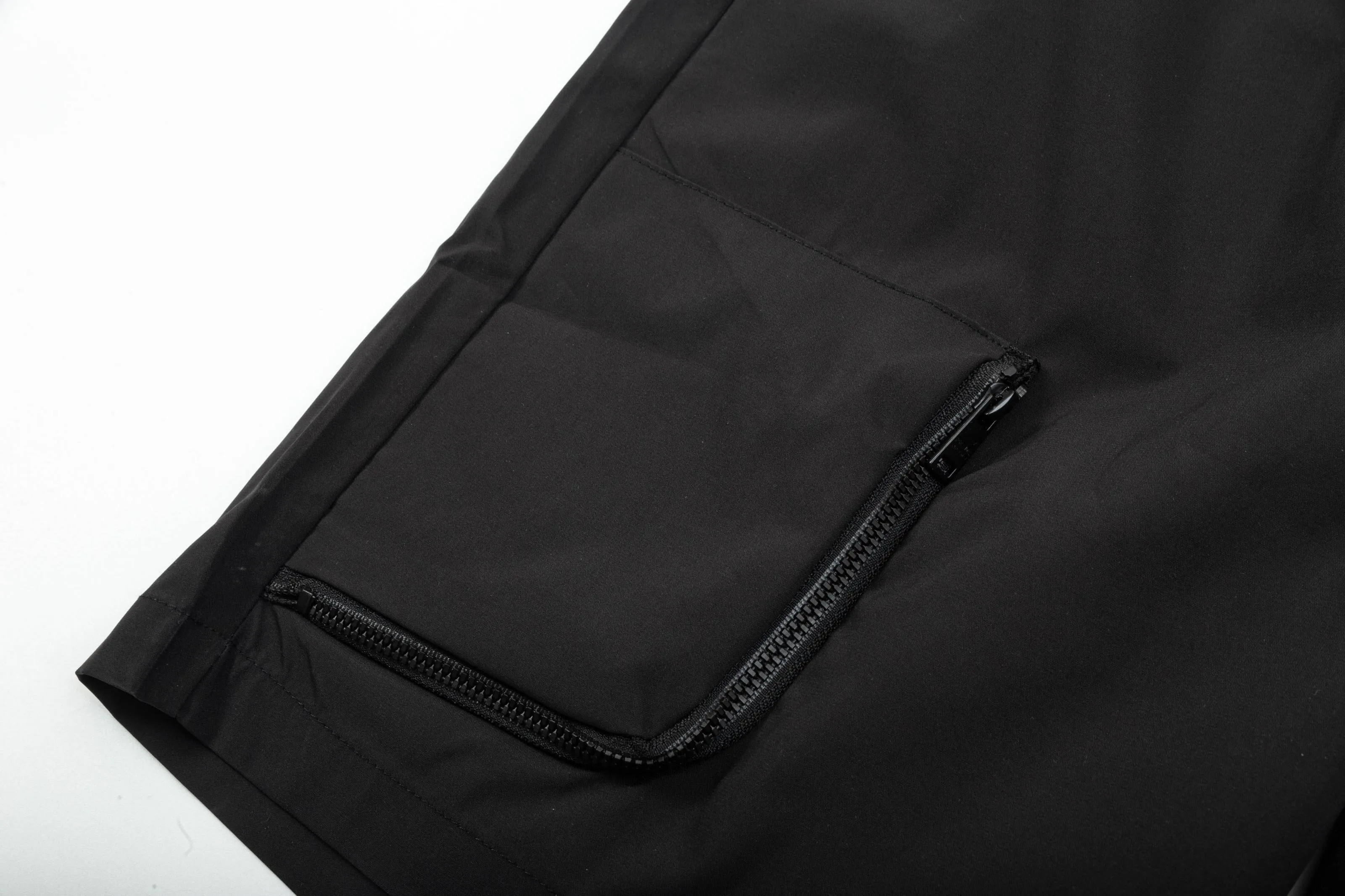 【PRADA  公式旗艦店】プラダ ショートパンツご好評に付き再入荷！250227
