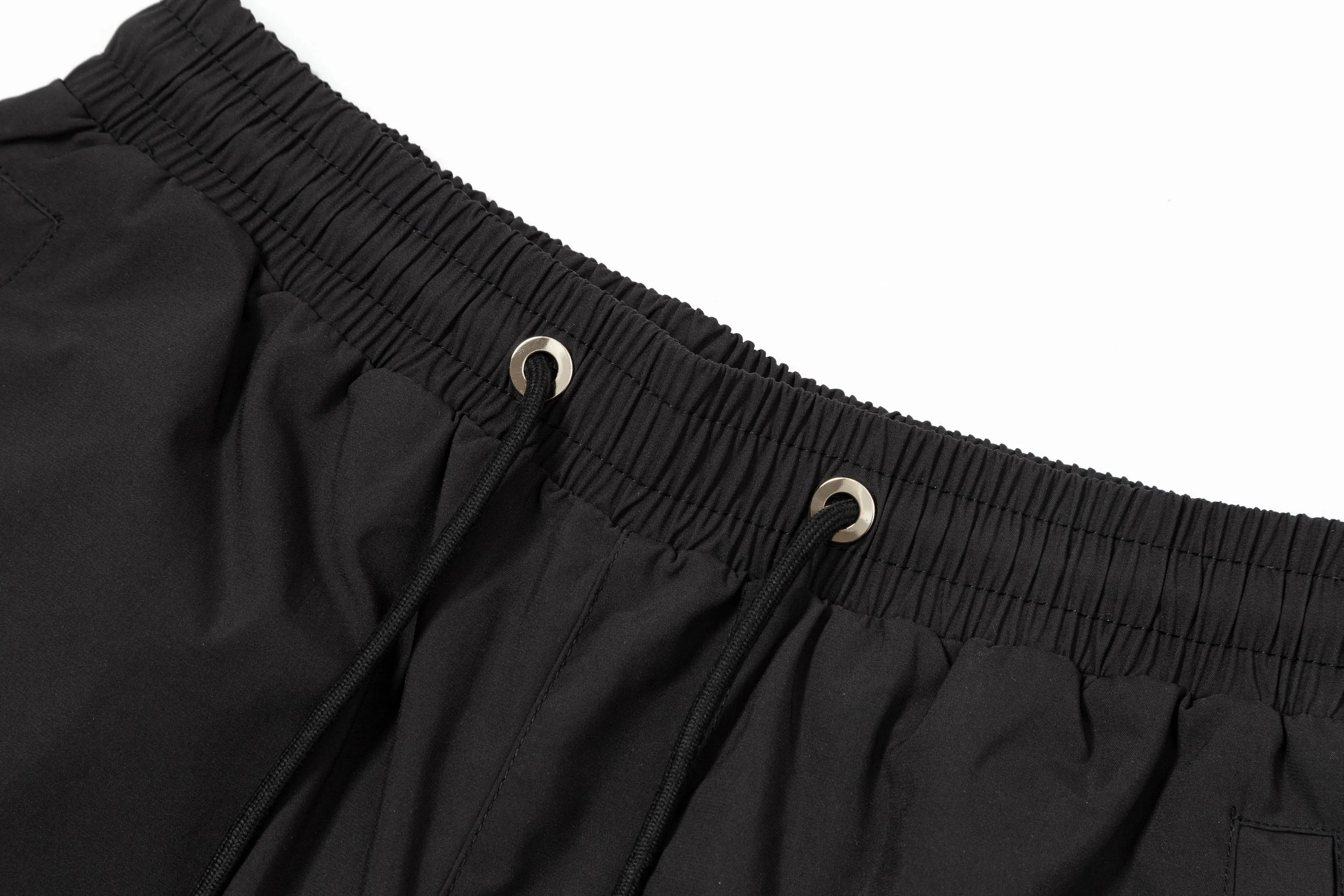 【PRADA  公式旗艦店】プラダ  ショートパンツご好評に付き再入荷！250227
