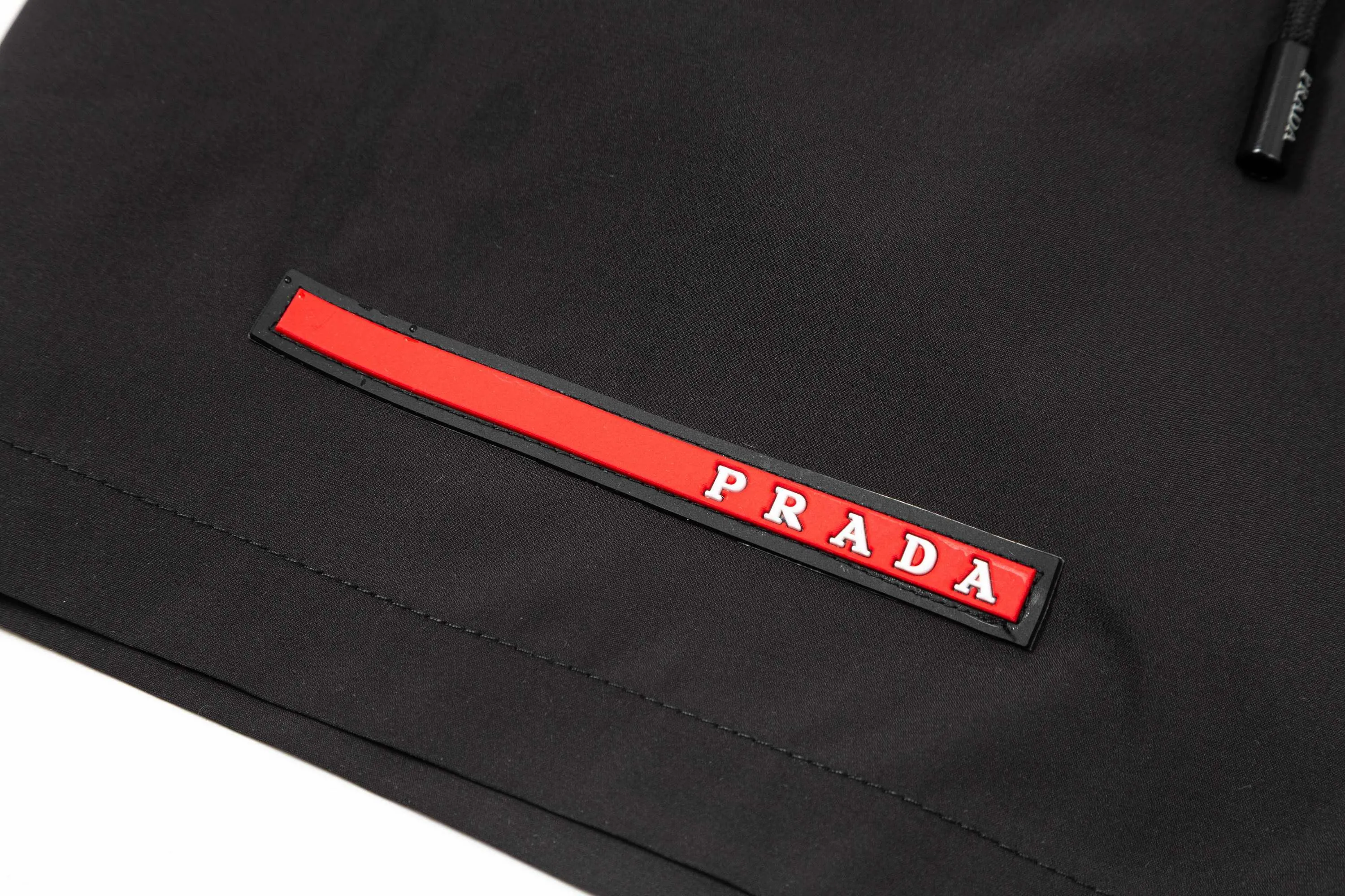 【PRADA  公式旗艦店】プラダ  ショートパンツご好評に付き再入荷！250227
