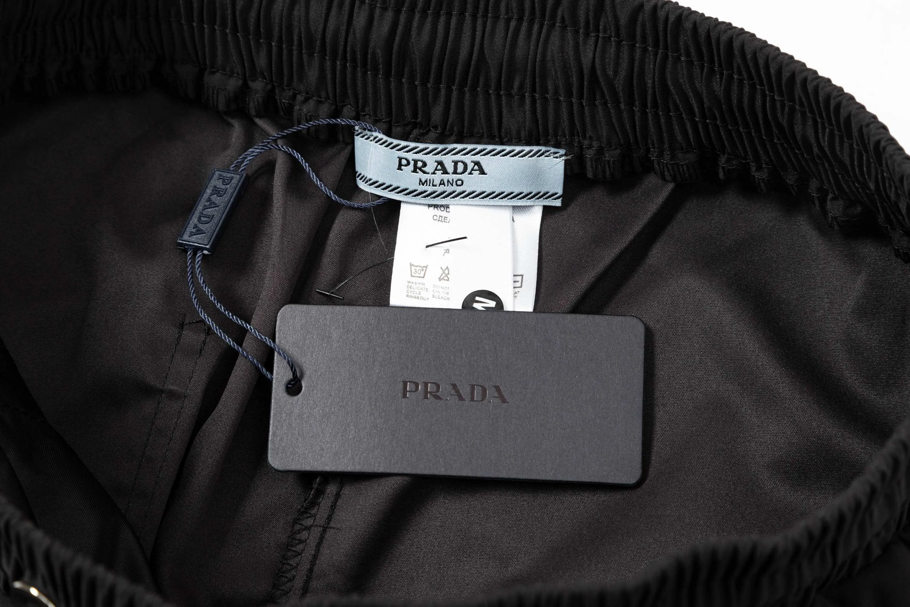【PRADA  公式旗艦店】プラダ  ショートパンツご好評に付き再入荷！250227