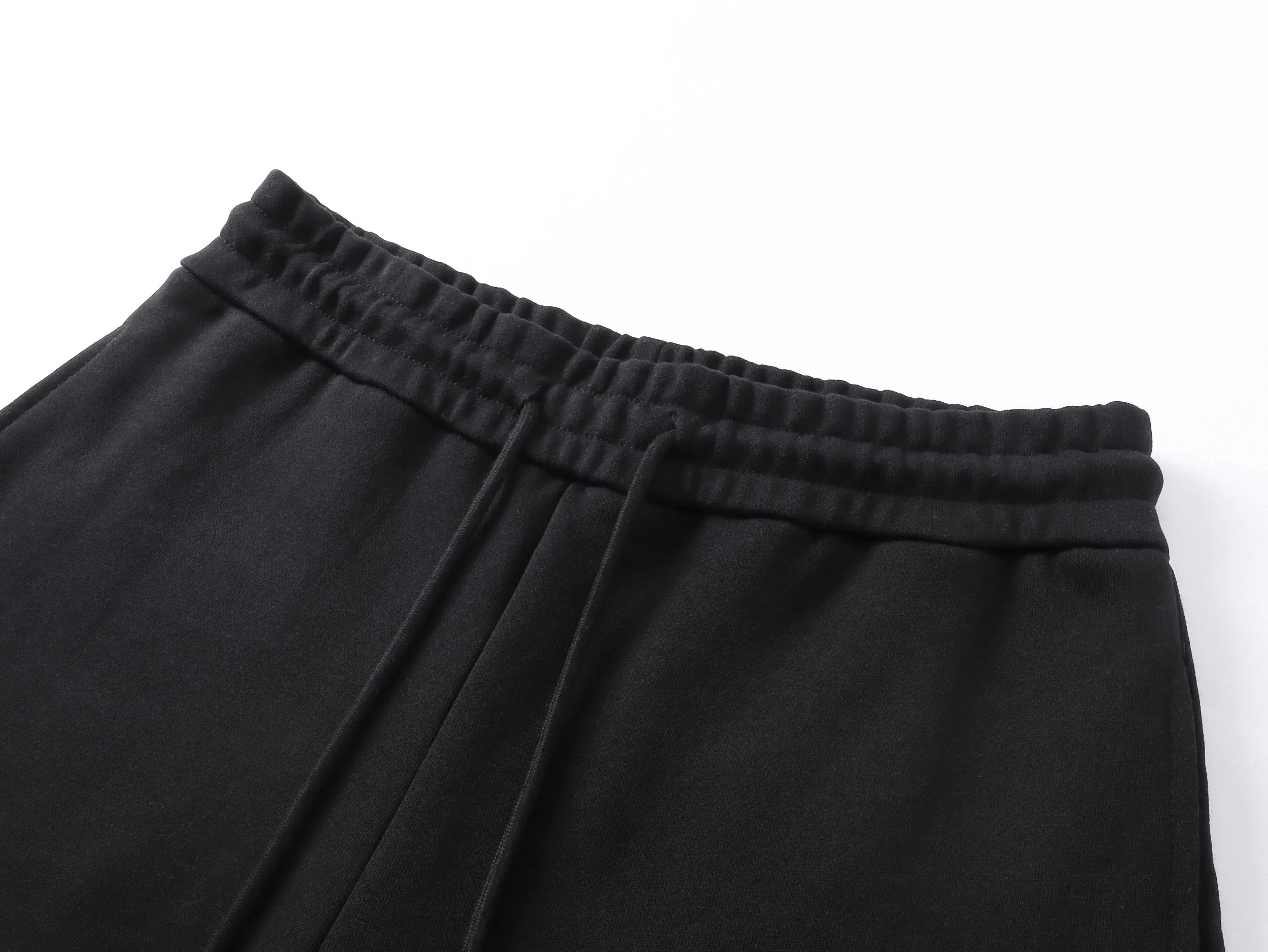 【PRADA  公式旗艦店】プラダ  ショートパンツご好評に付き再入荷！250227