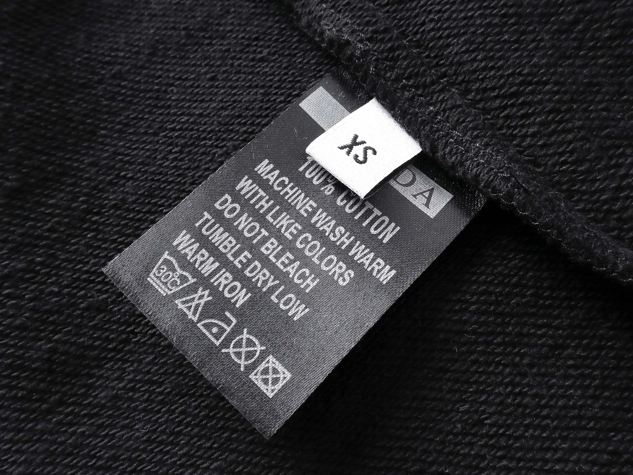 【PRADA  公式旗艦店】プラダ  ショートパンツご好評に付き再入荷！250227