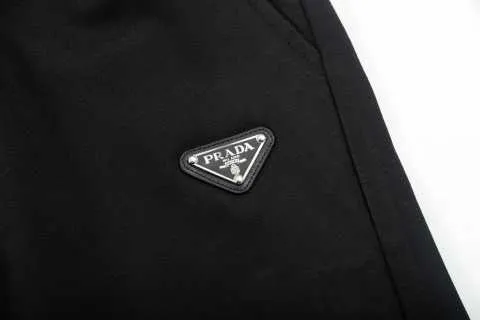 【PRADA  公式旗艦店】プラダ ショートパンツご好評に付き再入荷！250227