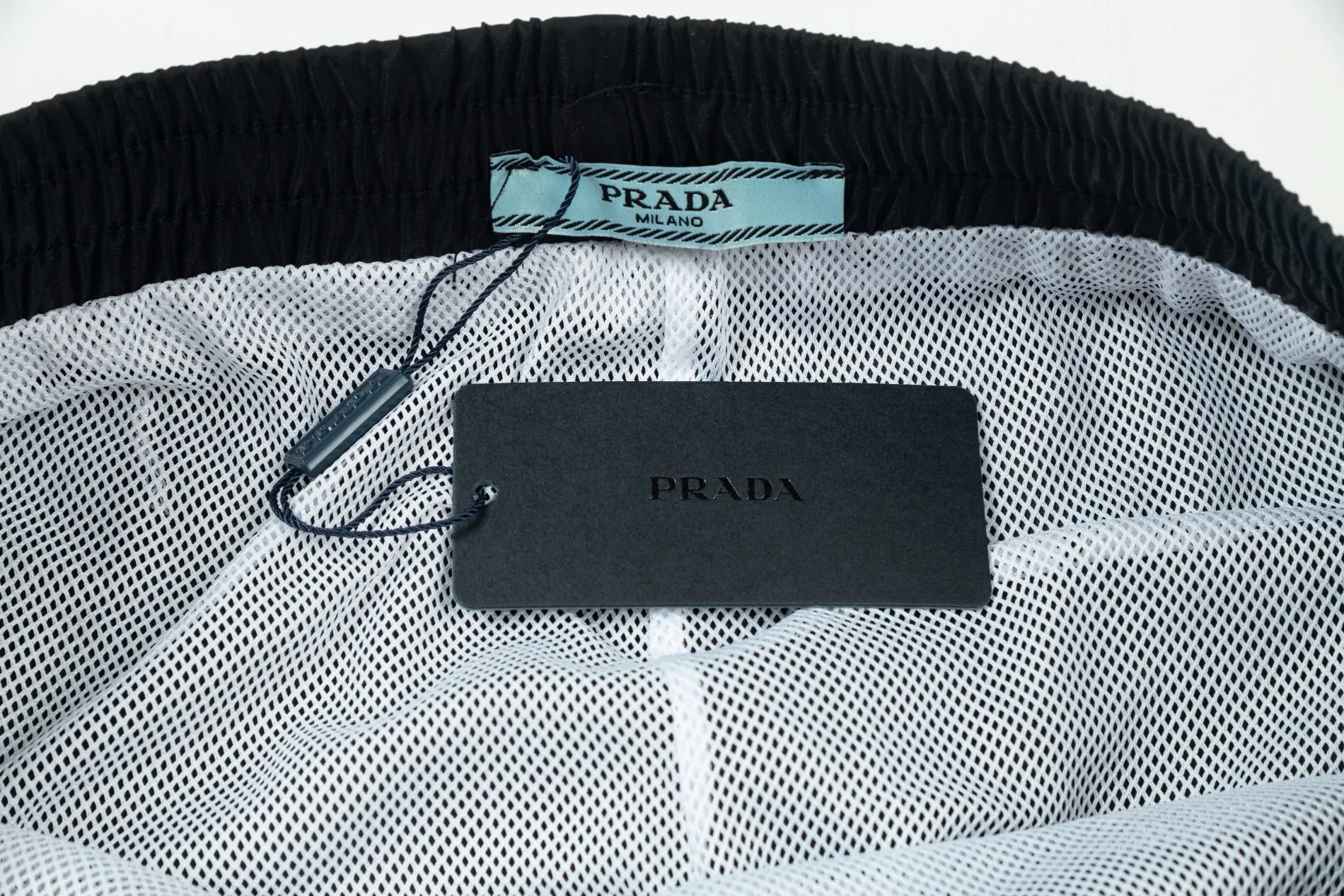 【PRADA  公式旗艦店】プラダ ショートパンツ  ご好評に付き再入荷！