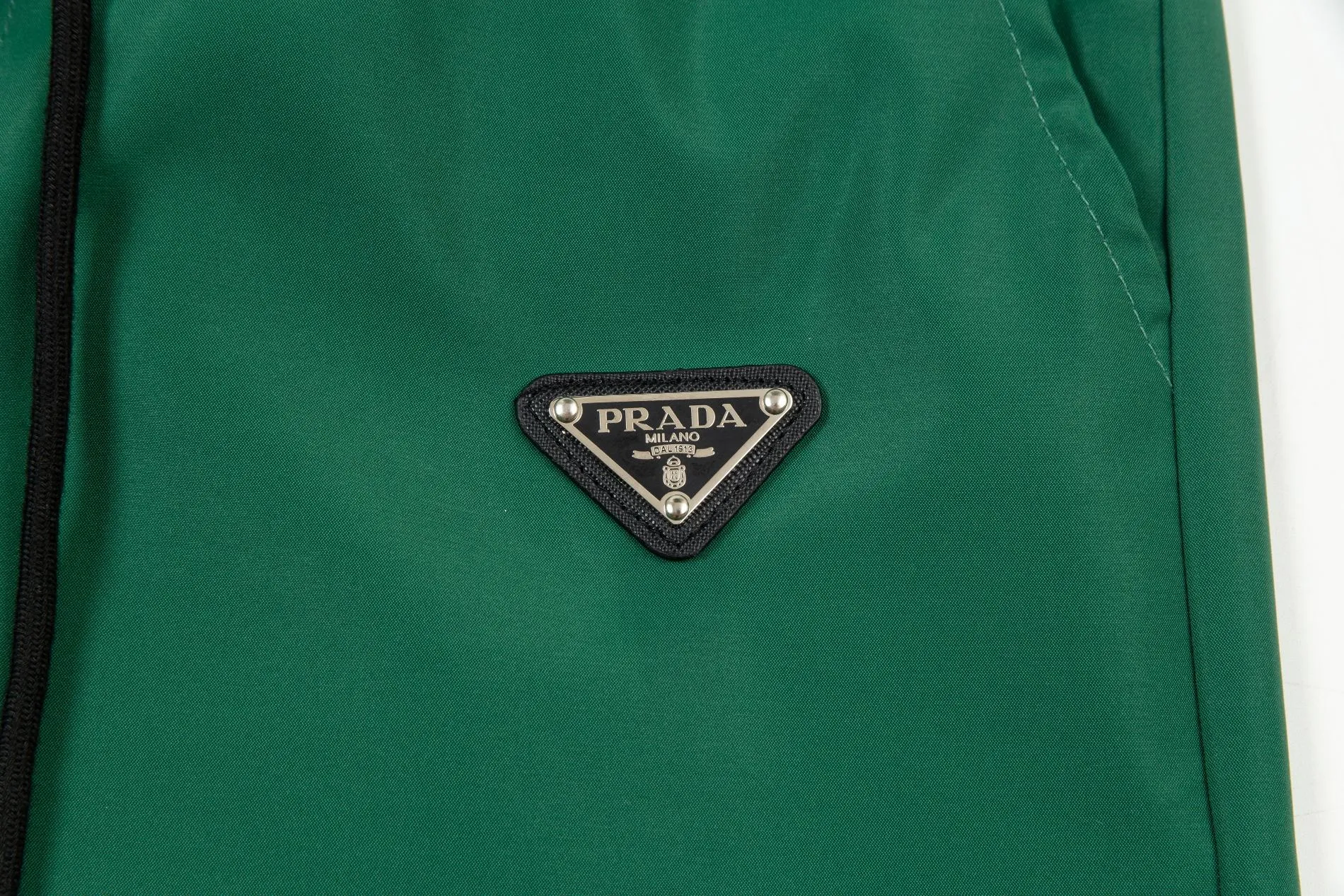 【PRADA  公式旗艦店】プラダ  ショートパンツ  ご好評に付き再入荷！