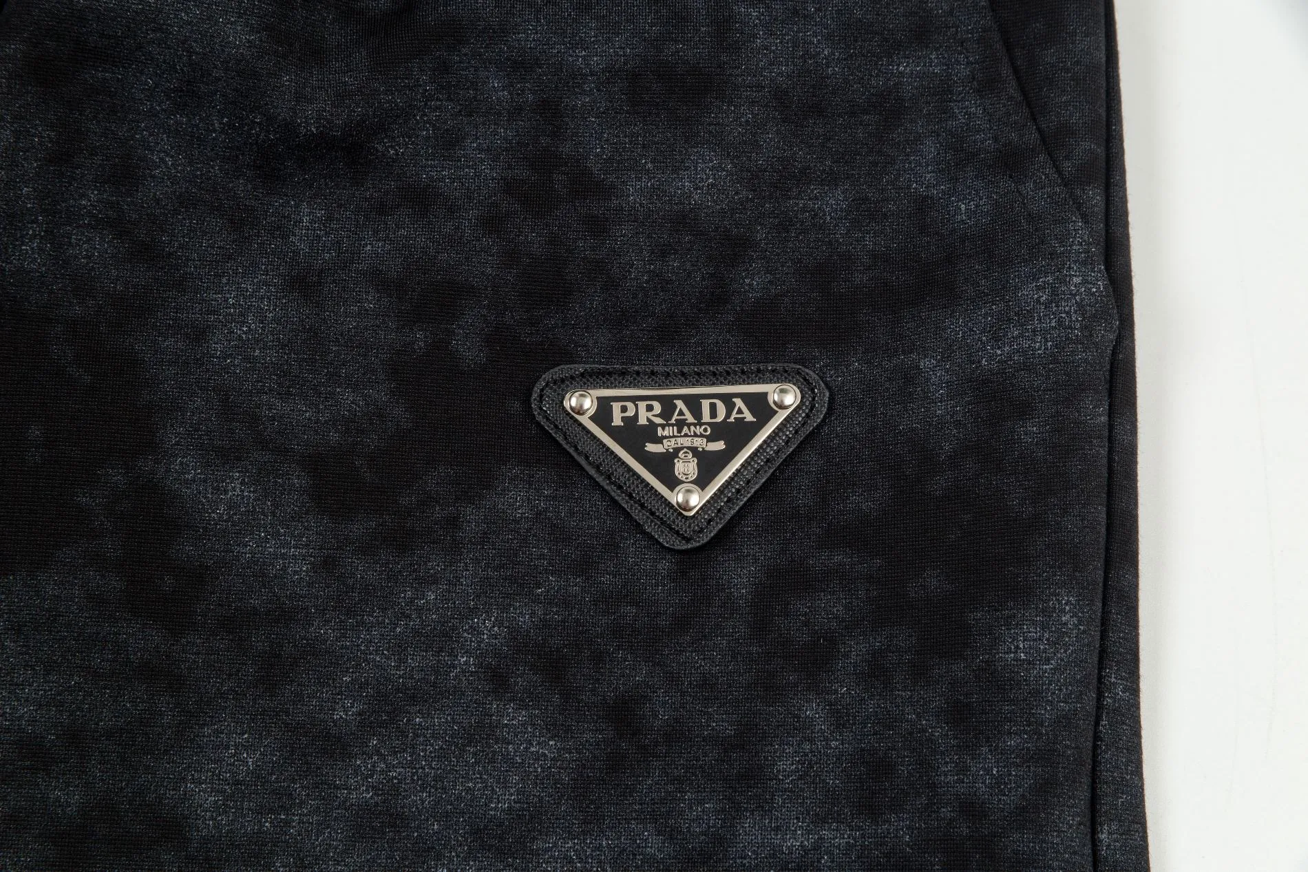 【PRADA  公式旗艦店】プラダ  ショートパンツ  ご好評に付き再入荷！