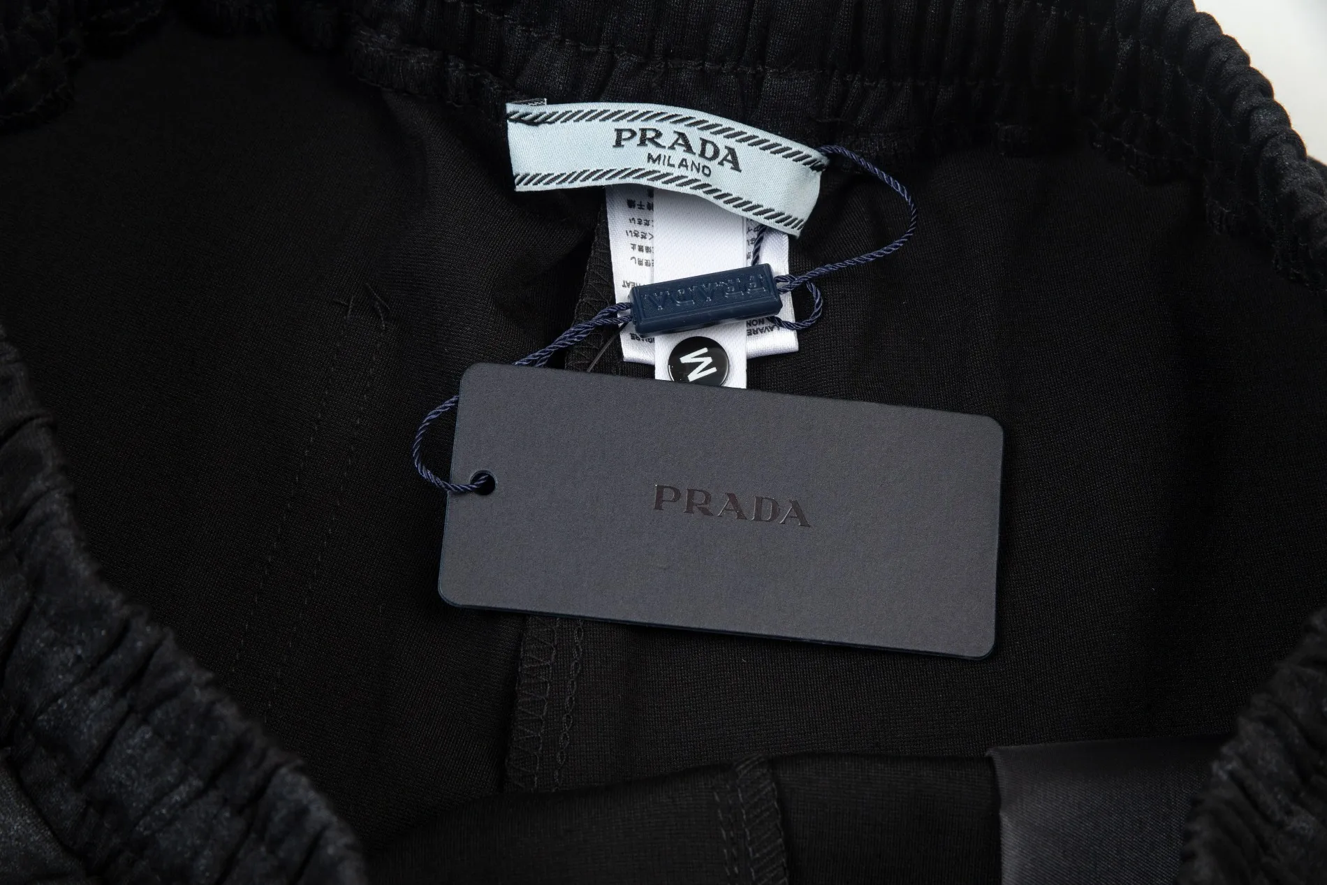 【PRADA  公式旗艦店】プラダ  ショートパンツ  ご好評に付き再入荷！