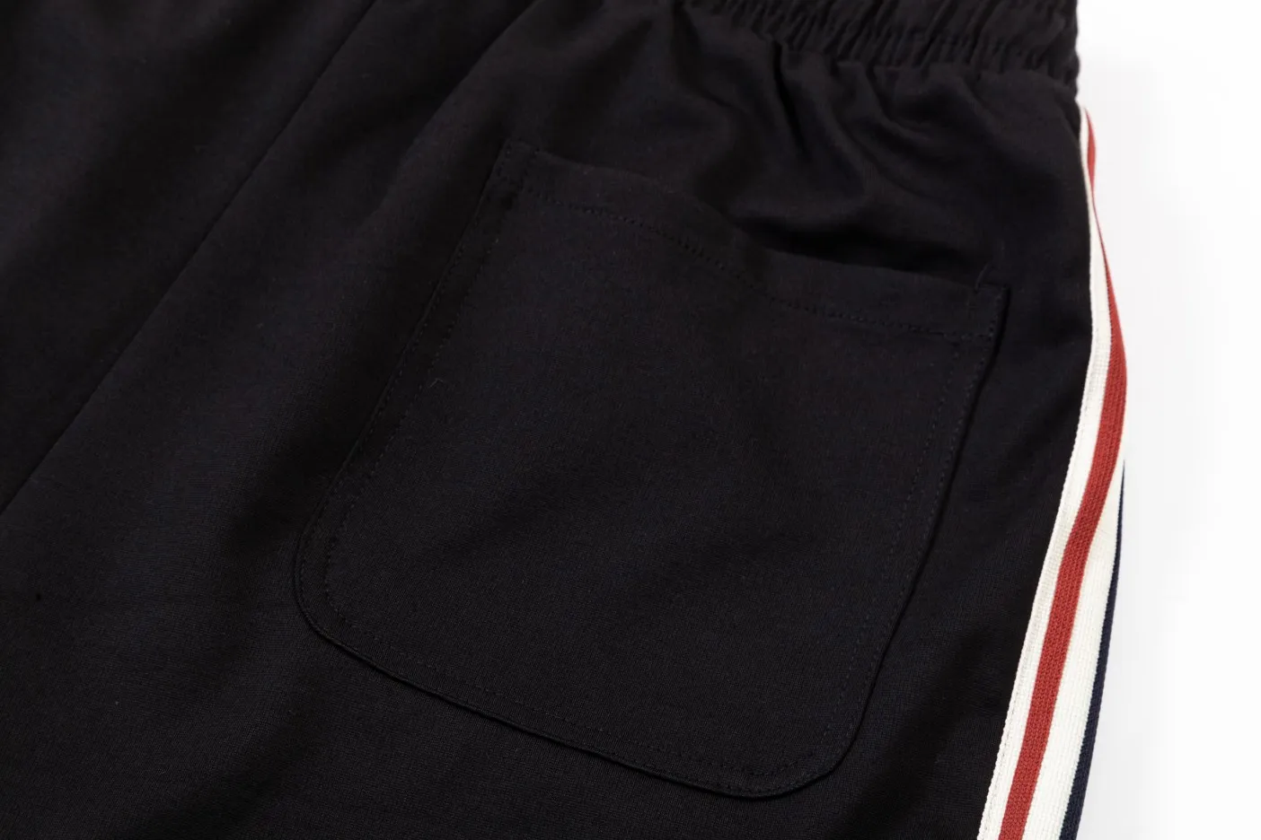 【PRADA  公式旗艦店】プラダ  ショートパンツ  ご好評に付き再入荷！