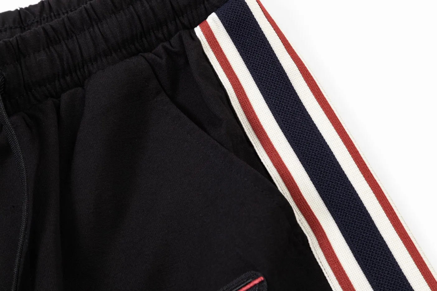 【PRADA  公式旗艦店】プラダ  ショートパンツ  ご好評に付き再入荷！