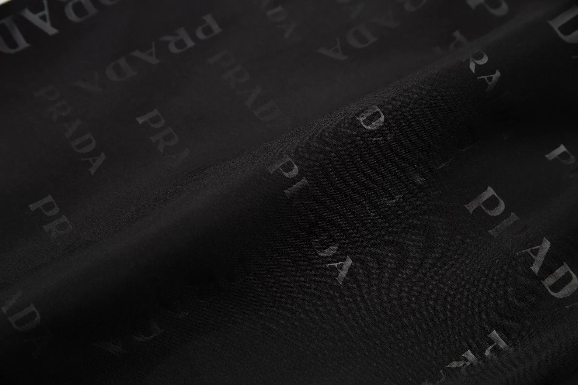 【PRADA  公式旗艦店】プラダ  ショートパンツ  ご好評に付き再入荷！