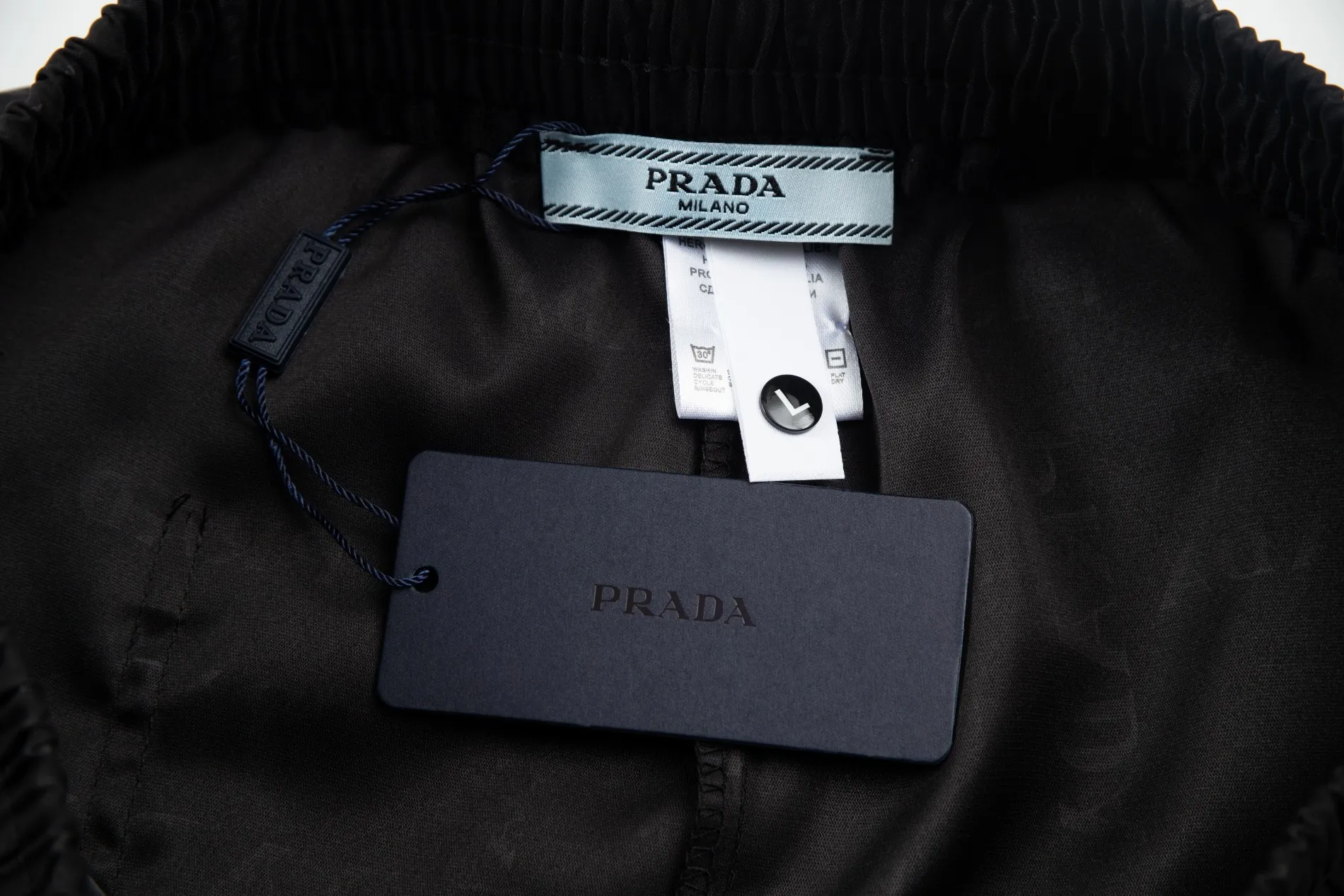 【PRADA  公式旗艦店】プラダ  ショートパンツ  ご好評に付き再入荷！