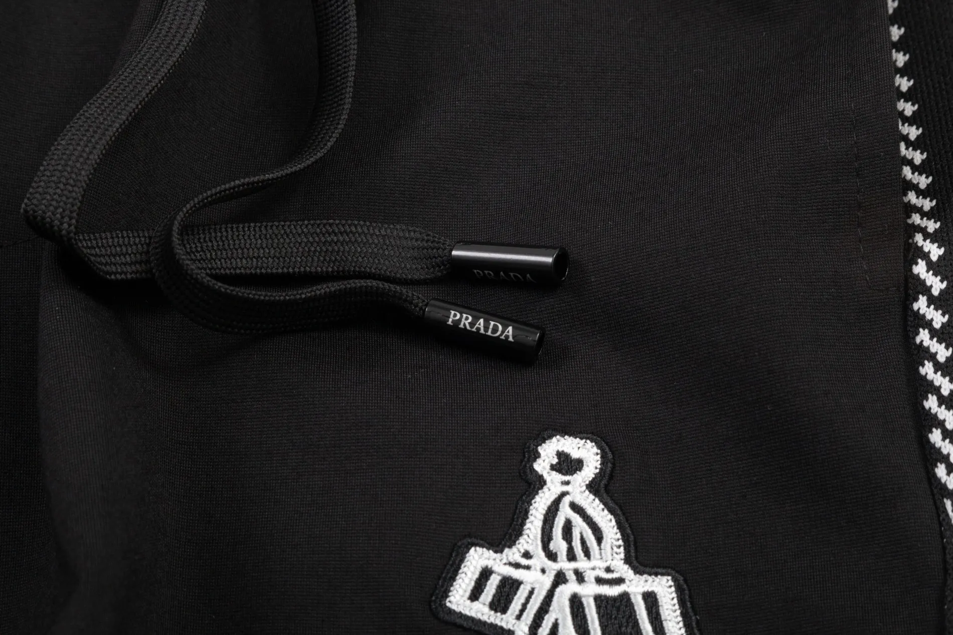 【PRADA  公式旗艦店】プラダ  ショートパンツ  ご好評に付き再入荷！