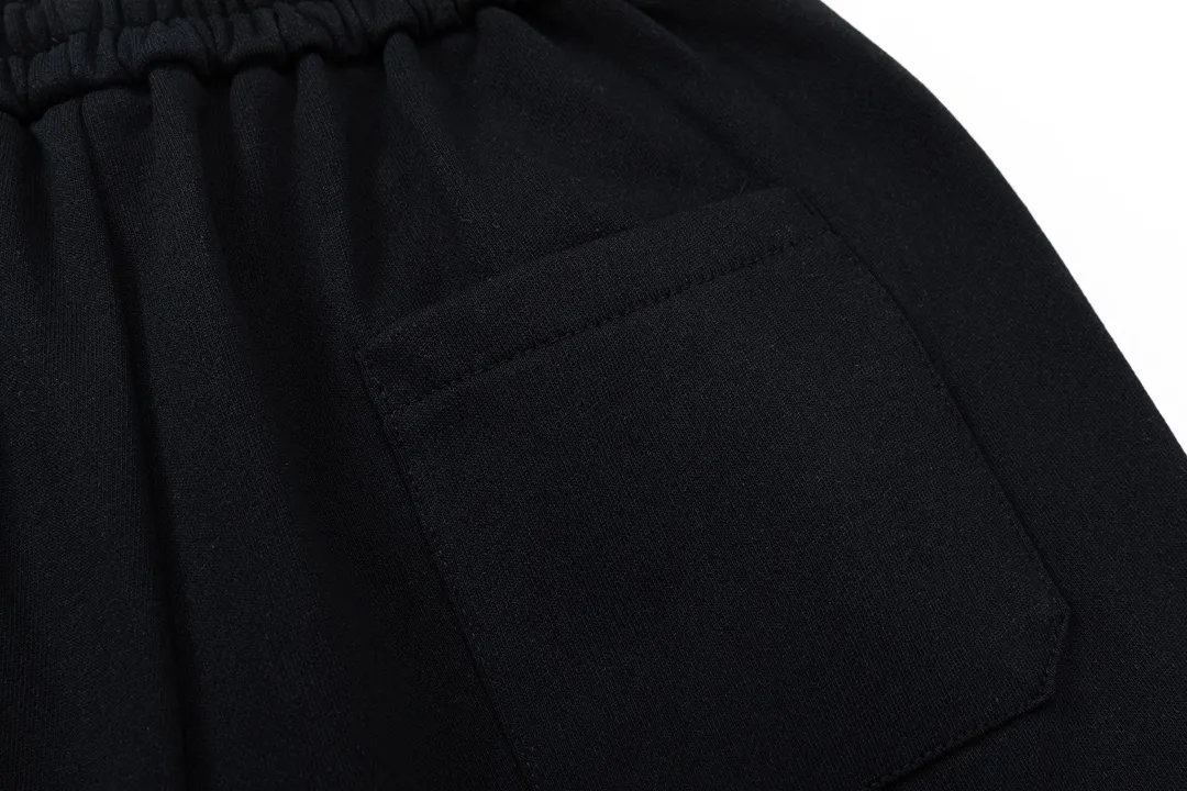 【PRADA 公式旗艦店】プラダ  ショートパンツご好評に付き再入荷！