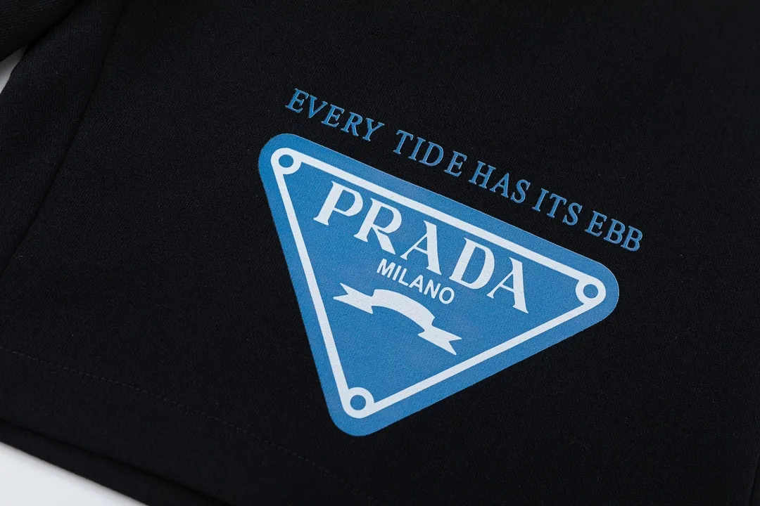 【PRADA 公式旗艦店】プラダ  ショートパンツご好評に付き再入荷！