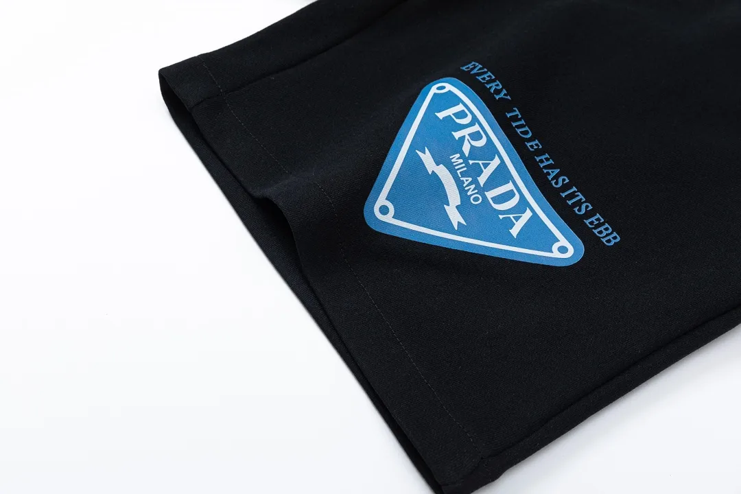 【PRADA 公式旗艦店】プラダ  ショートパンツご好評に付き再入荷！