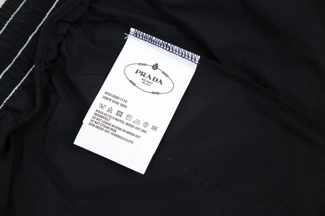 【 PRADA  公式旗艦店】 プラダ    ショートパンツ  ご好評に付き再入荷！