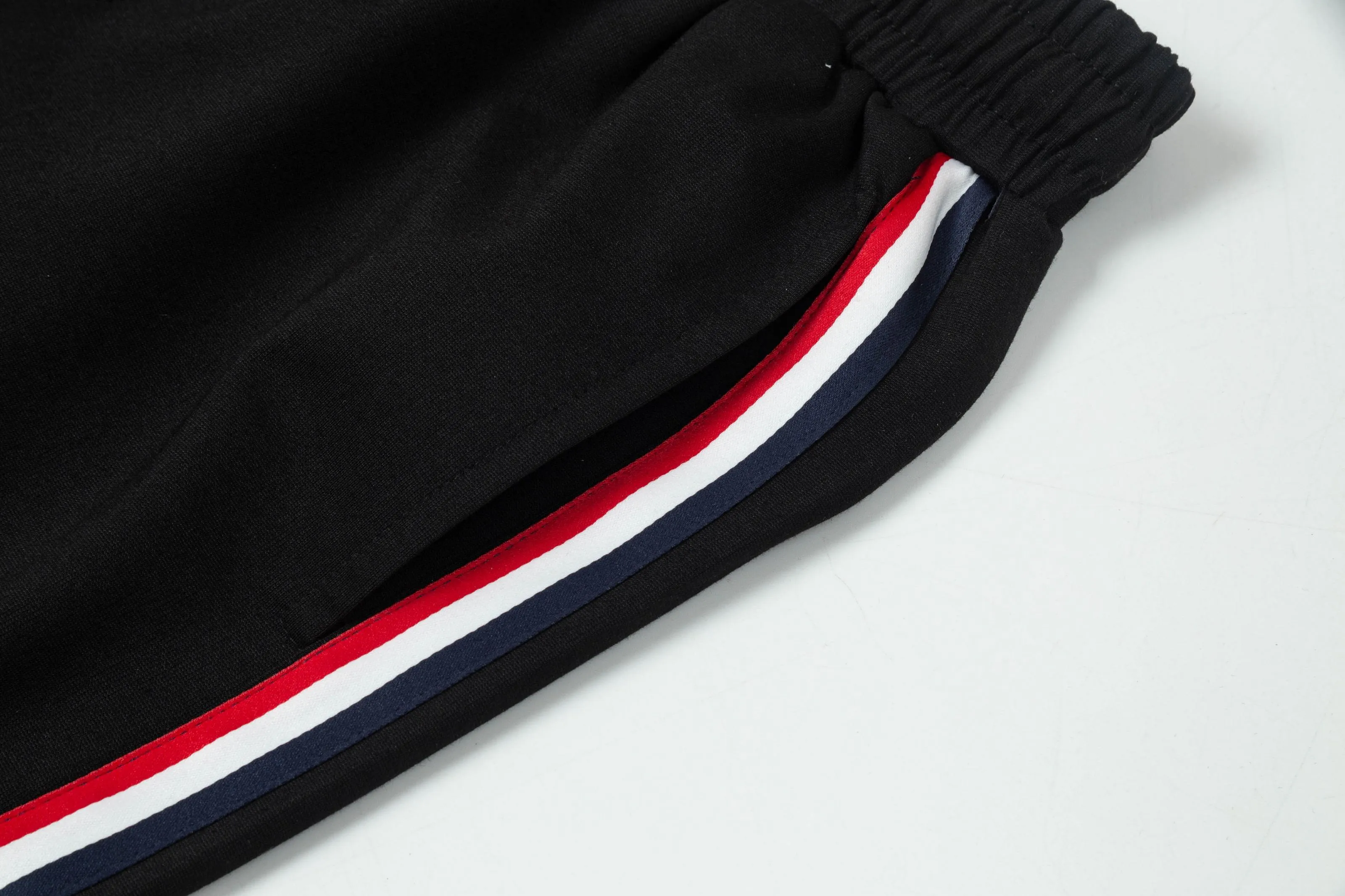 【ThomBrowne  公式旗艦店】トムブラウン  ショートパンツご好評に付き再入荷！250227