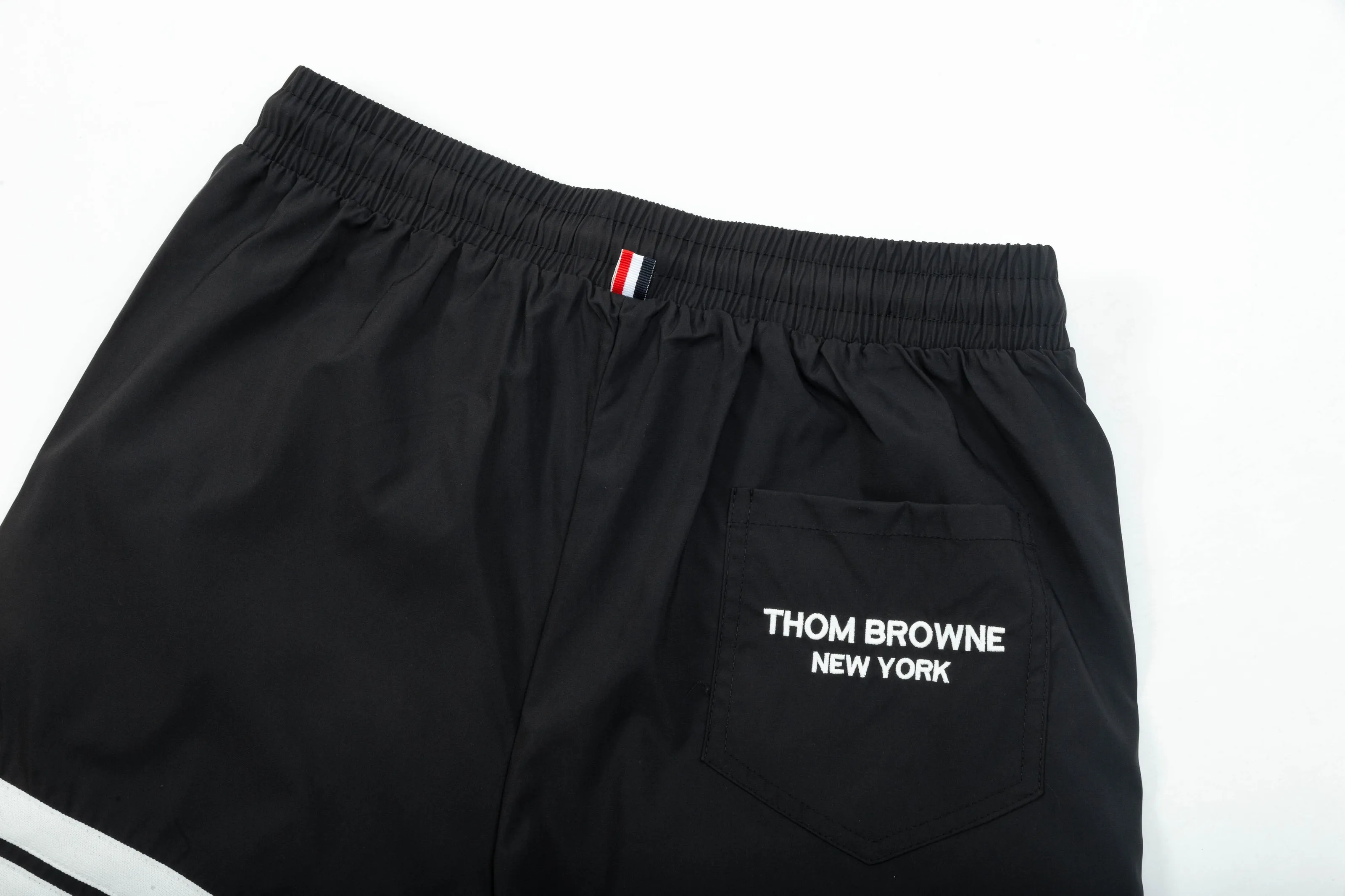 【ThomBrowne   公式旗艦店】トムブラウン  ショートパンツご好評に付き再入荷！250227