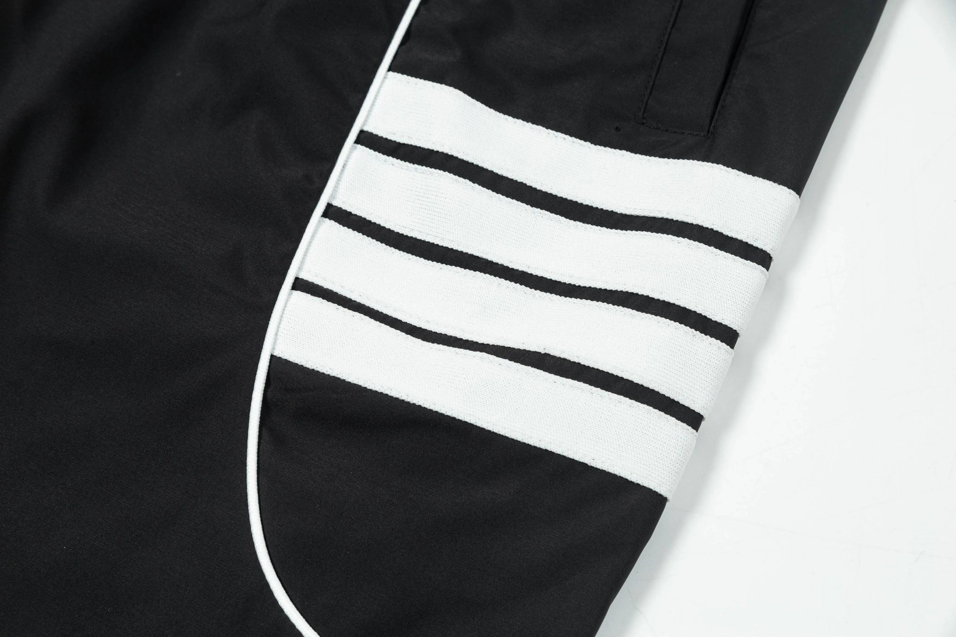 【ThomBrowne   公式旗艦店】トムブラウン  ショートパンツご好評に付き再入荷！250227