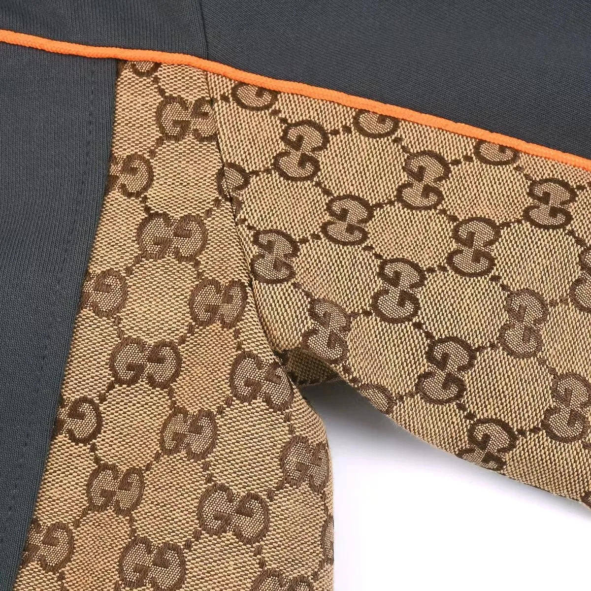 【GUCCI  公式旗艦店】グッチ  パーカー  スウェットご好評に付き再入荷   241113