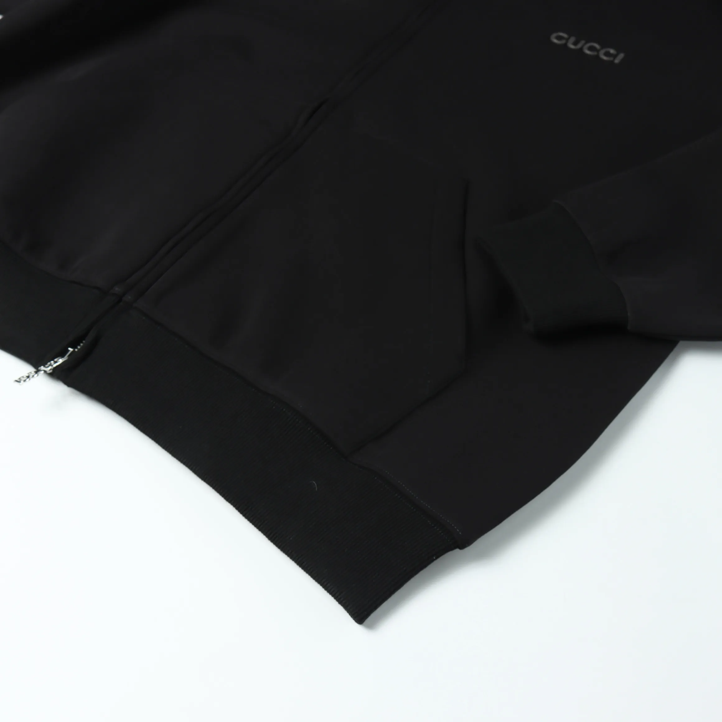 【GUCCI  公式旗艦店】グッチ パーカー スウェットご好評に付き再入荷 241113