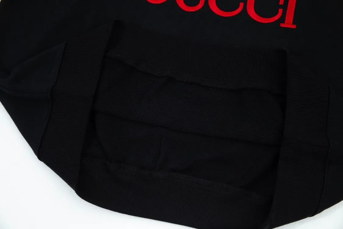 【GUCCI  公式旗艦店】グッチ 丸首の衛衣 スウェットご好評に付き再入荷 240902