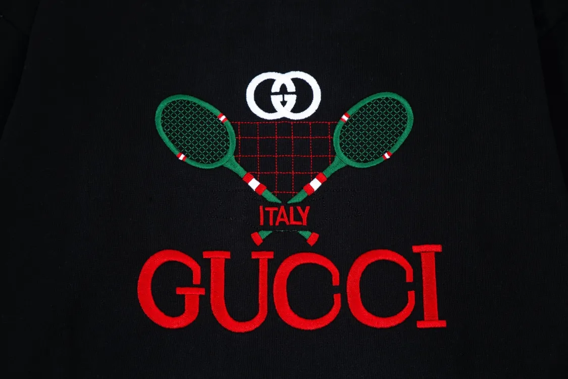 【GUCCI  公式旗艦店】グッチ 丸首の衛衣 スウェットご好評に付き再入荷 240902
