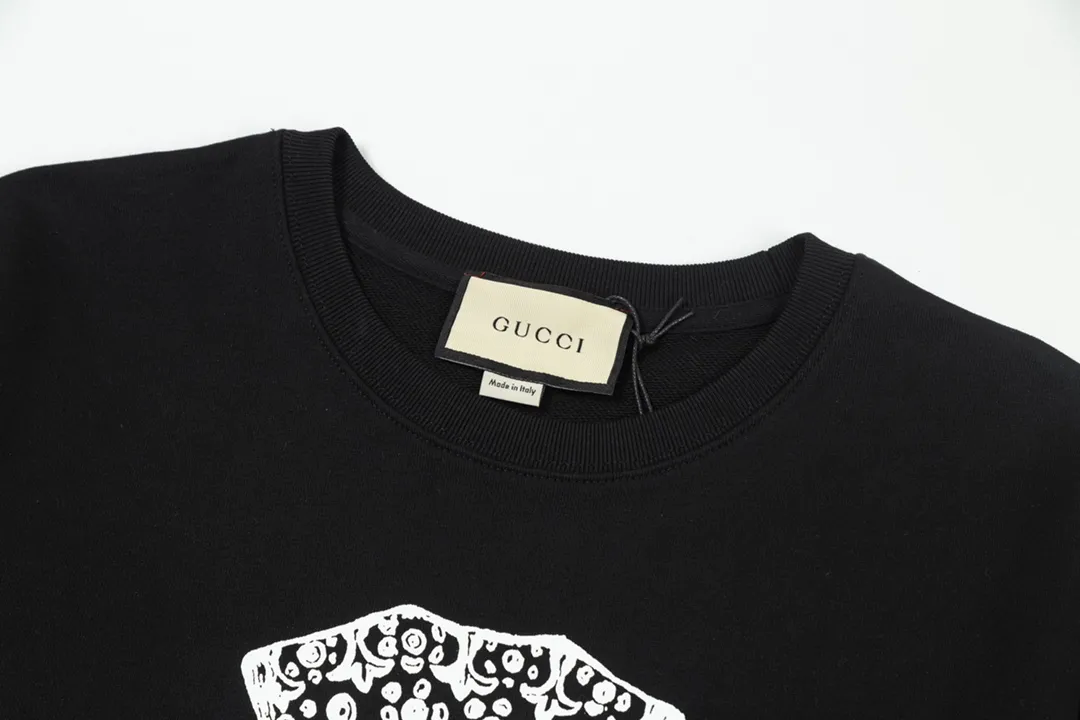 【GUCCI  公式旗艦店】グッチ 丸首の衛衣 スウェットご好評に付き再入荷 240902