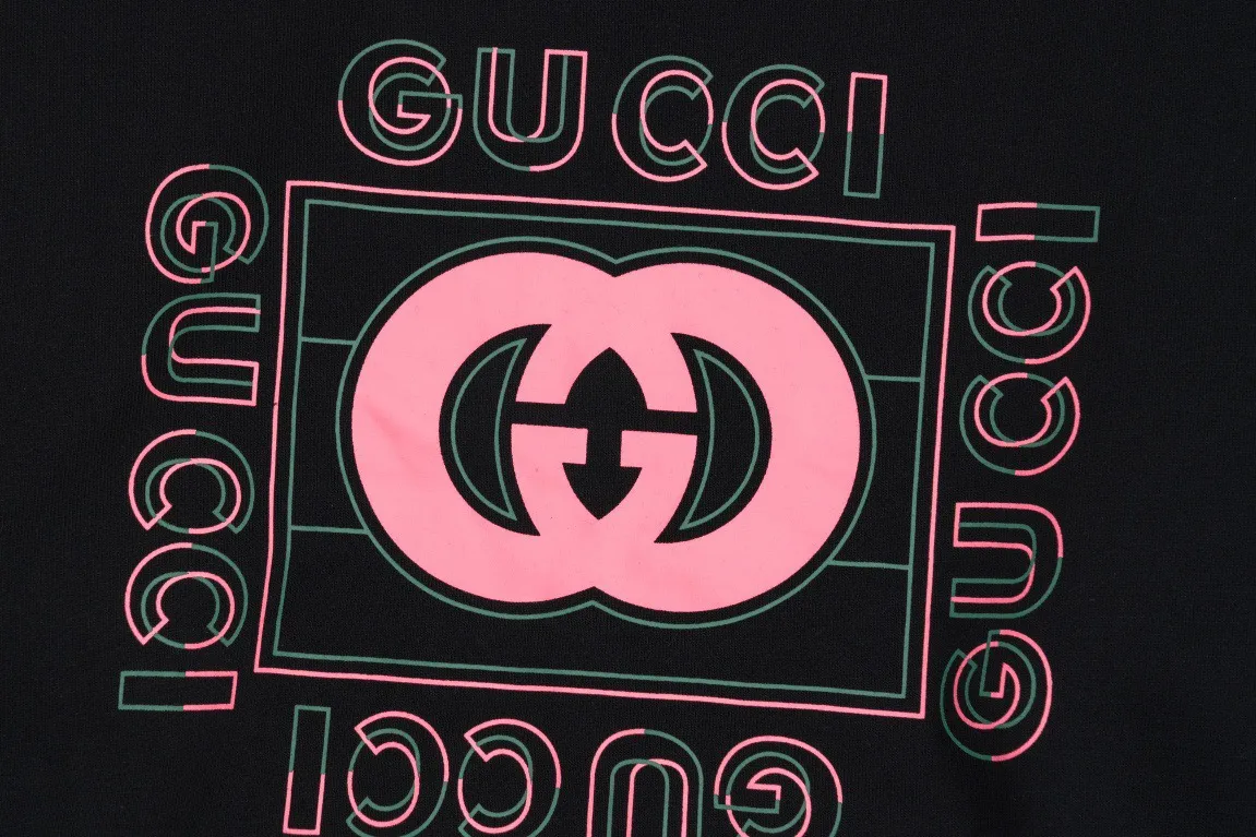 【GUCCI  公式旗艦店】グッチ  丸首の衛衣 スウェットご好評に付き再入荷 240816