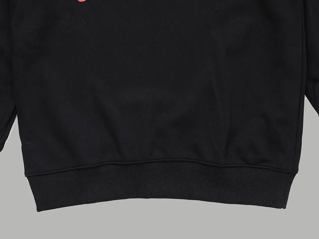 【GUCCI  公式旗艦店】グッチ 丸首の衛衣 スウェットご好評に付き再入荷 240811