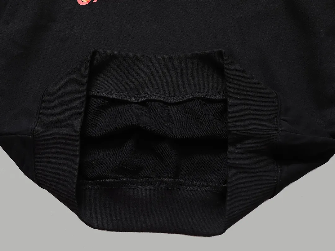 【GUCCI  公式旗艦店】グッチ 丸首の衛衣 スウェットご好評に付き再入荷 240811