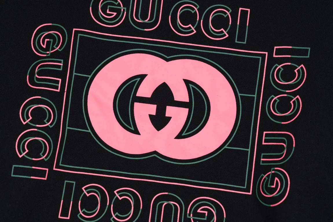 【GUCCI  公式旗艦店】グッチ  丸首の衛衣 スウェットご好評に付き再入荷！