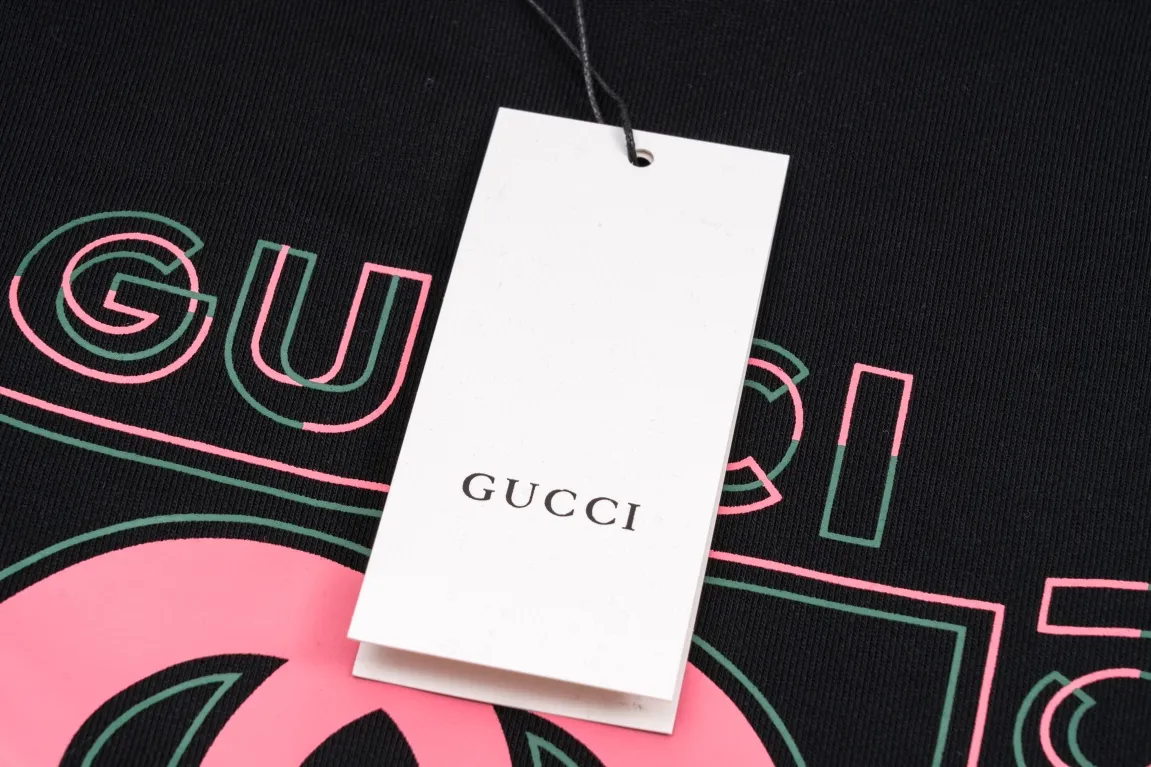 【GUCCI  公式旗艦店】グッチ  丸首の衛衣 スウェットご好評に付き再入荷！