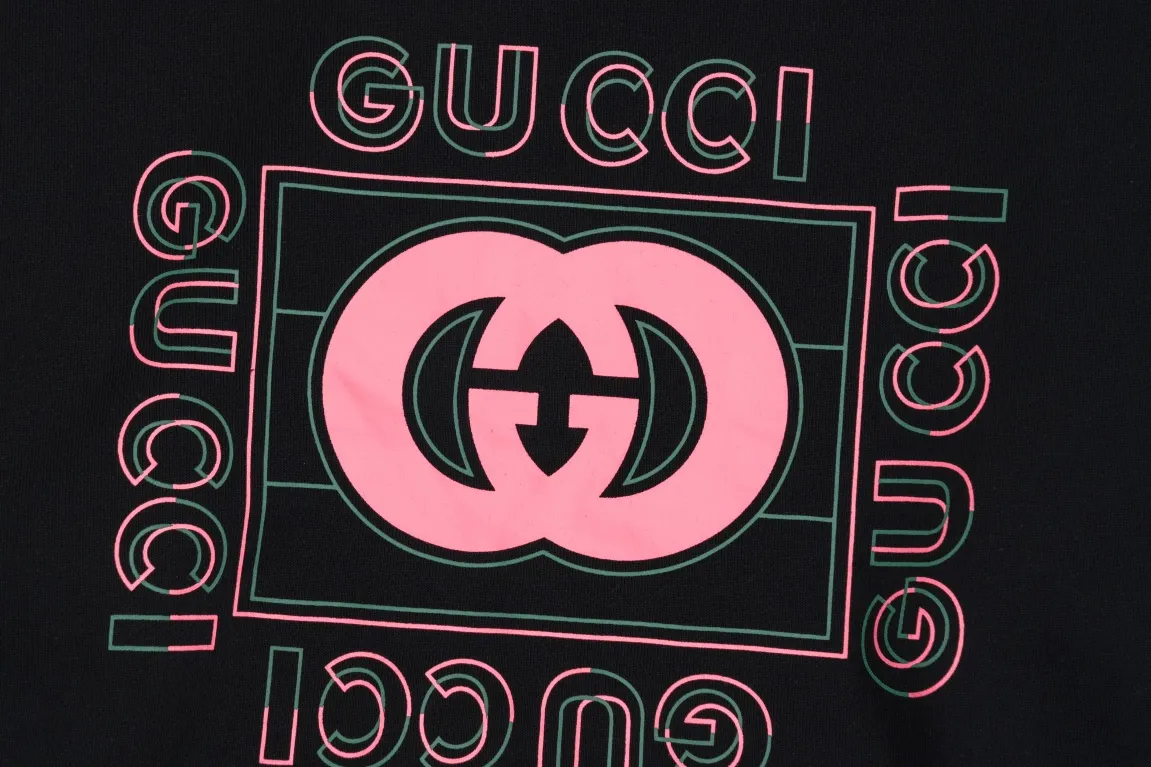 【GUCCI  公式旗艦店】グッチ  丸首の衛衣 スウェットご好評に付き再入荷！