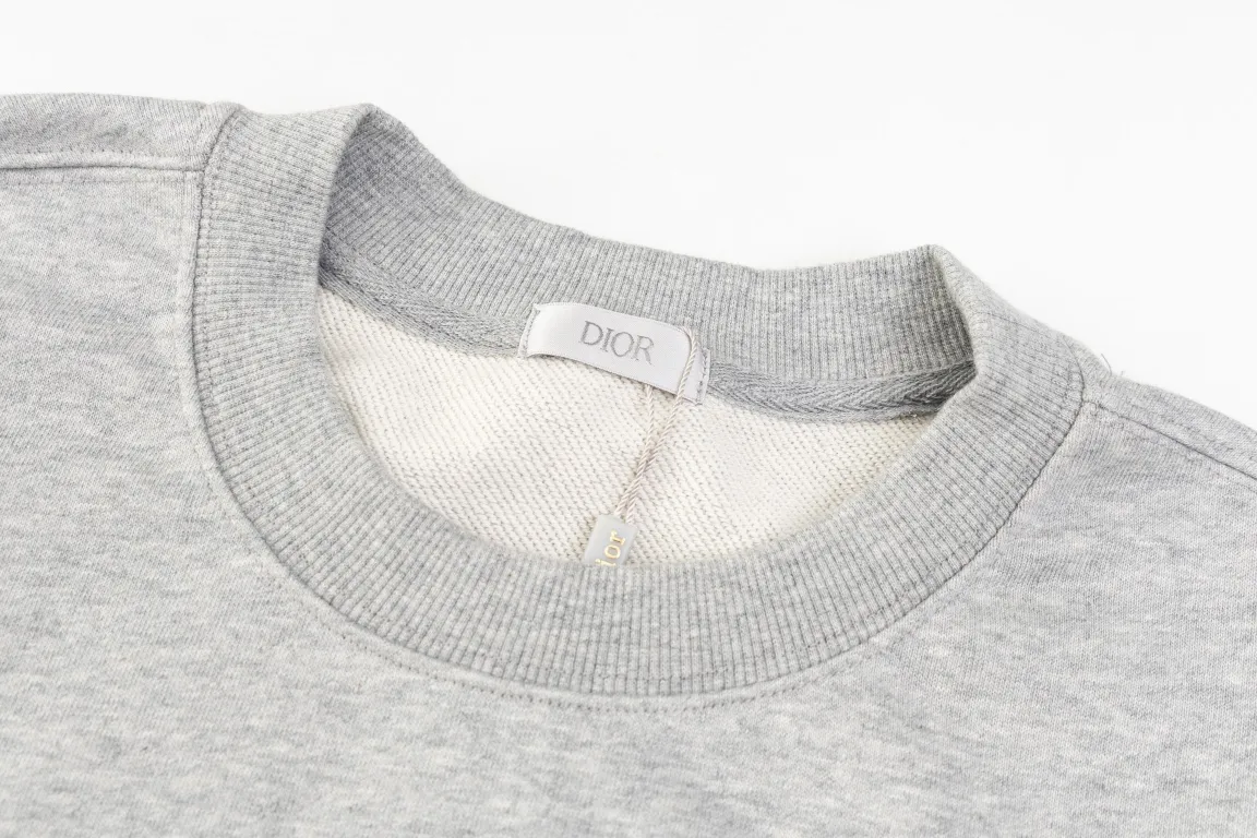 【DIOR 公式旗艦店】ディオール  丸首の衛衣 スウェットご好評に付き再入荷 241025