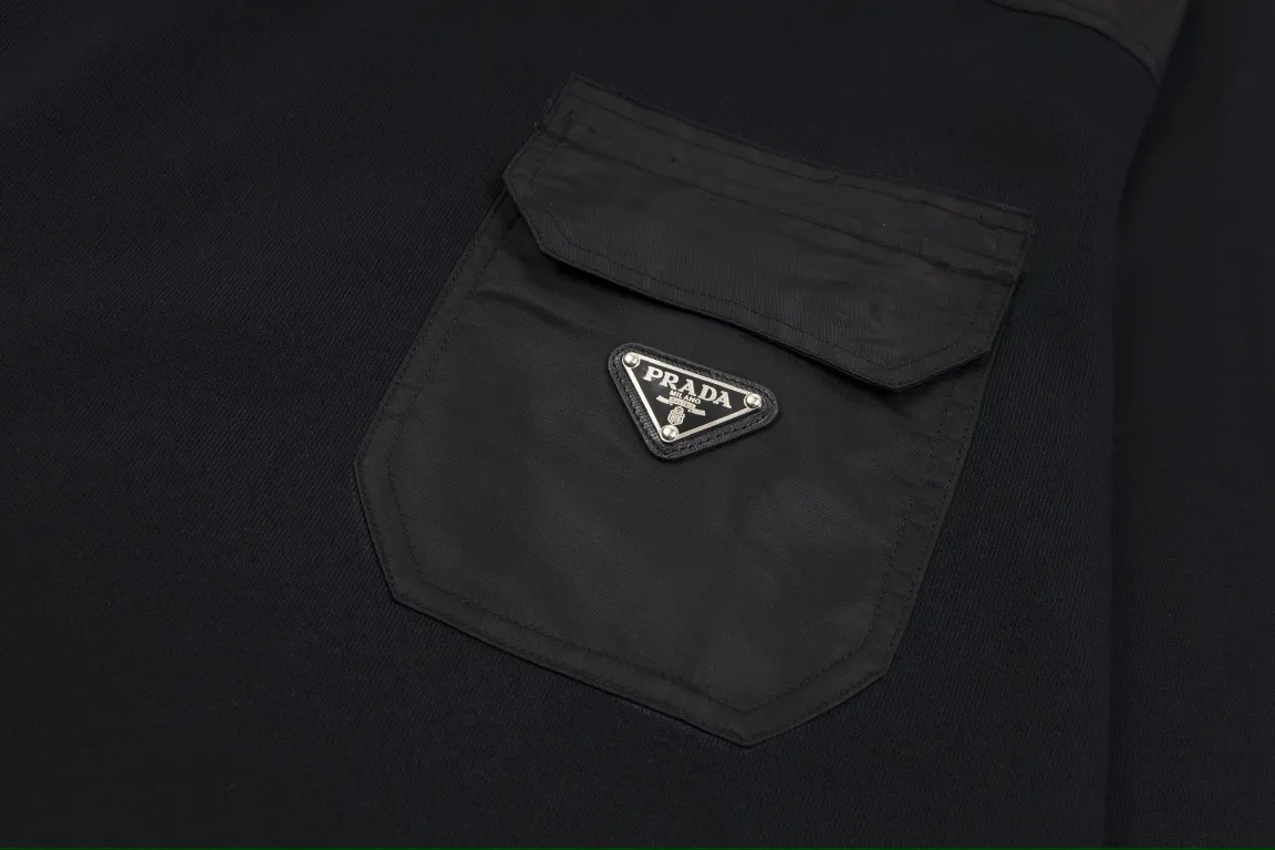 【PRADA 公式旗艦店】プラダ  丸首の衛衣  スウェットご好評に付き再入荷    241113