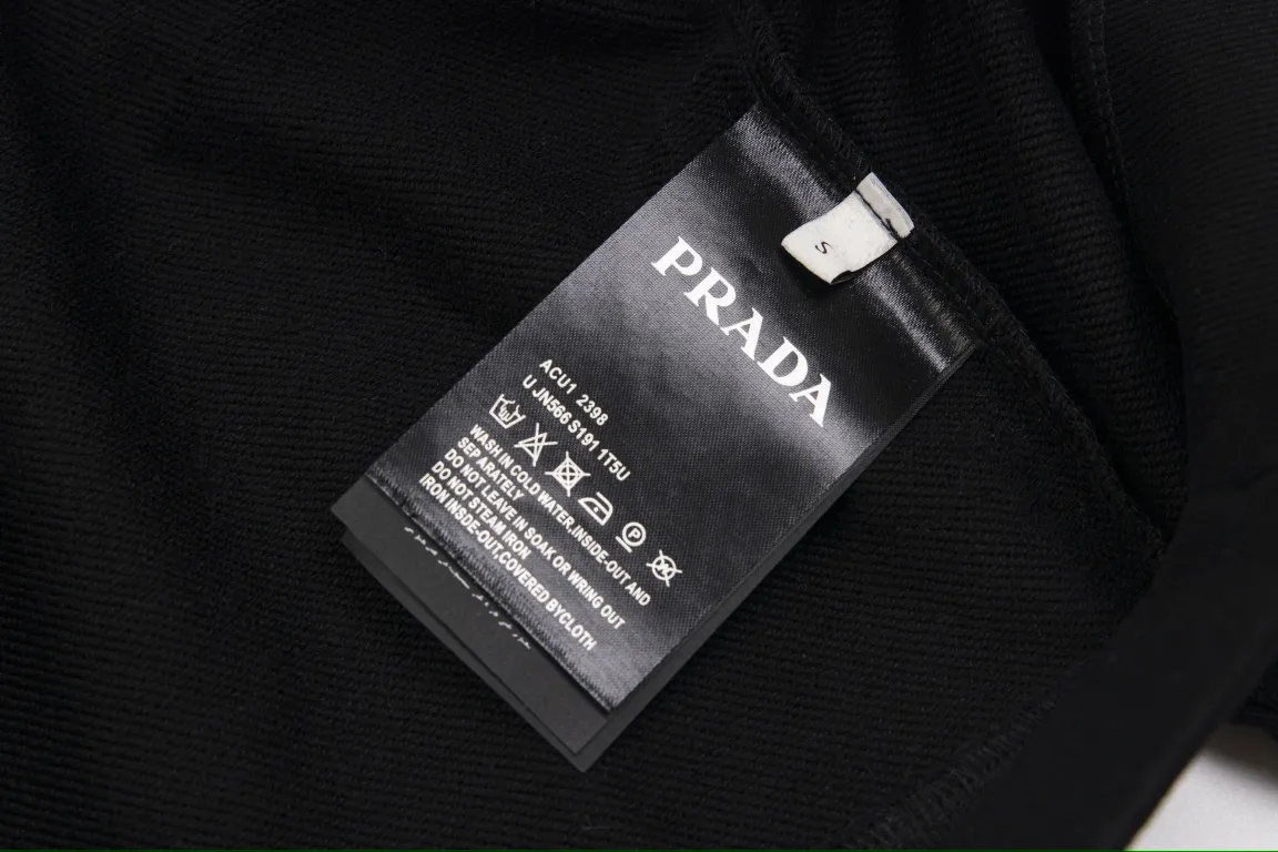 【PRADA 公式旗艦店】プラダ  開襟衛衣  スウェットご好評に付き再入荷    241113