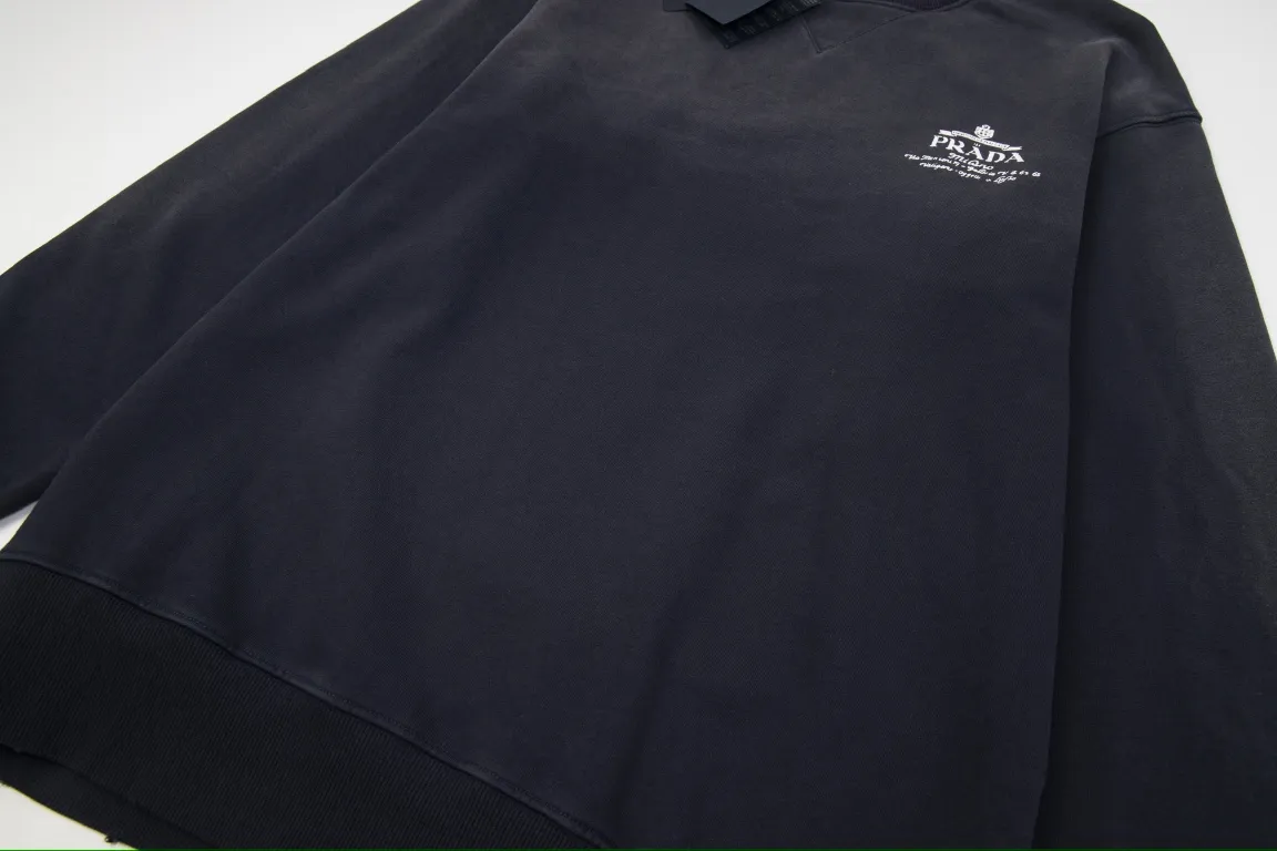 【PRADA 公式旗艦店】プラダ  丸首の衛衣 スウェットご好評に付き再入荷 240925