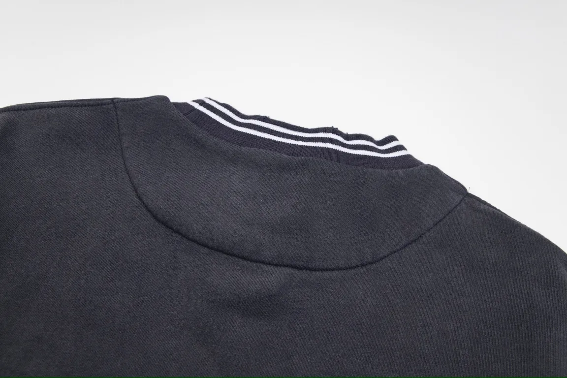 【PRADA 公式旗艦店】プラダ  丸首の衛衣 スウェットご好評に付き再入荷 240925