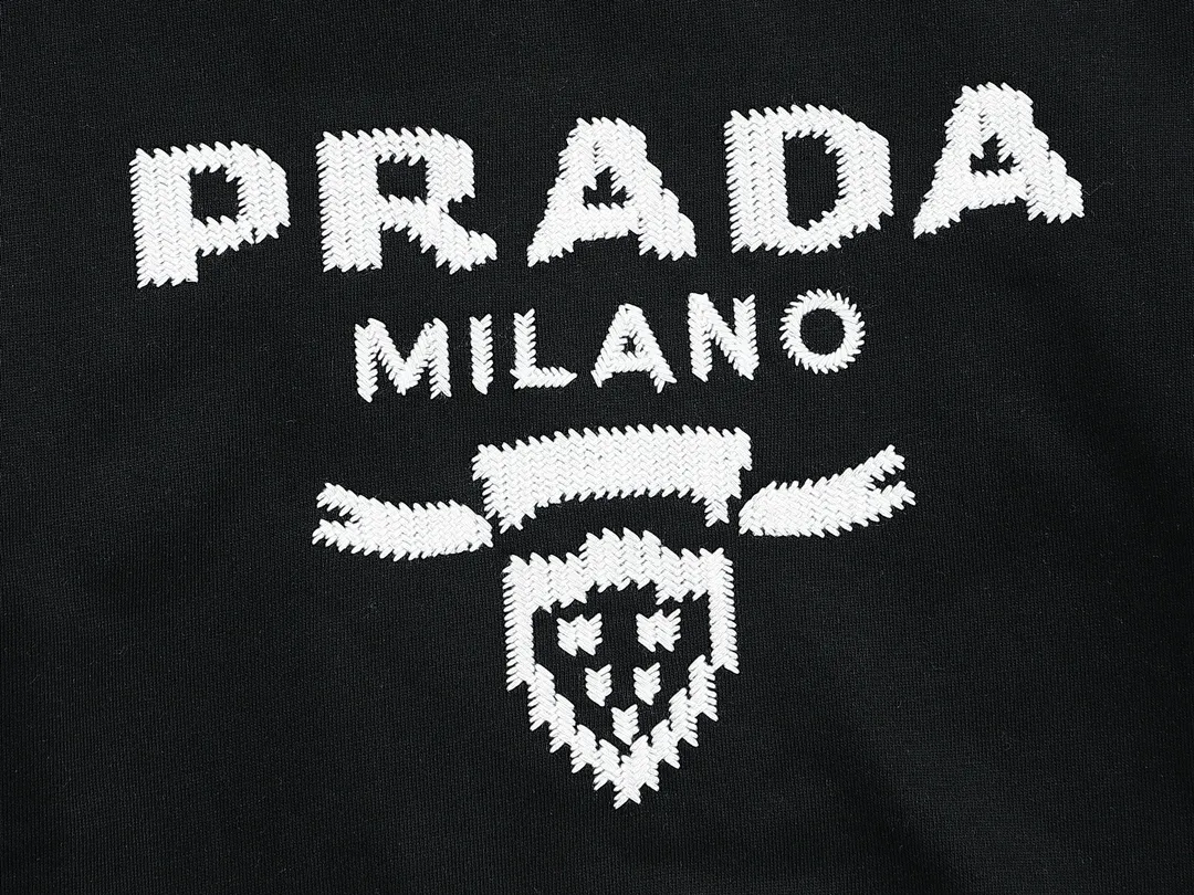 【PRADA 公式旗艦店】プラダ  丸首の衛衣 スウェットご好評に付き再入荷 240925