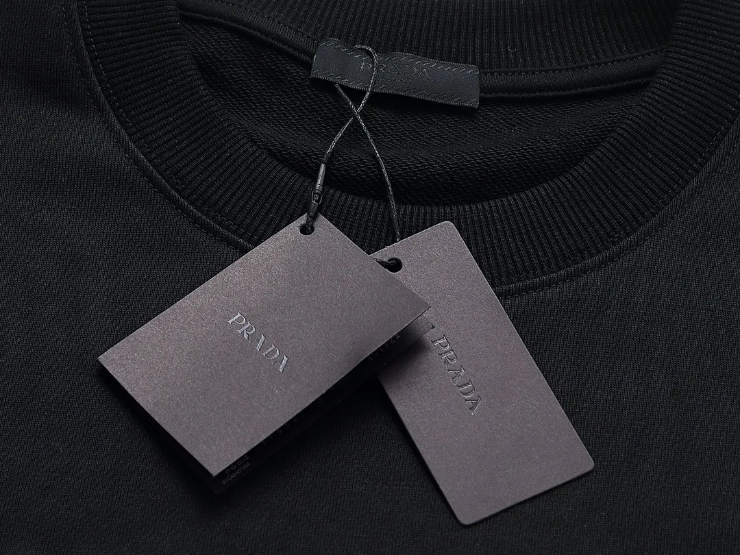 【PRADA 公式旗艦店】プラダ  丸首の衛衣 スウェットご好評に付き再入荷 240925