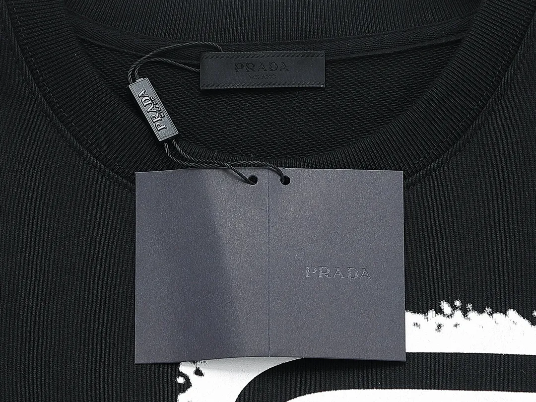 【PRADA 公式旗艦店】プラダ  丸首の衛衣 スウェットご好評に付き再入荷 240828