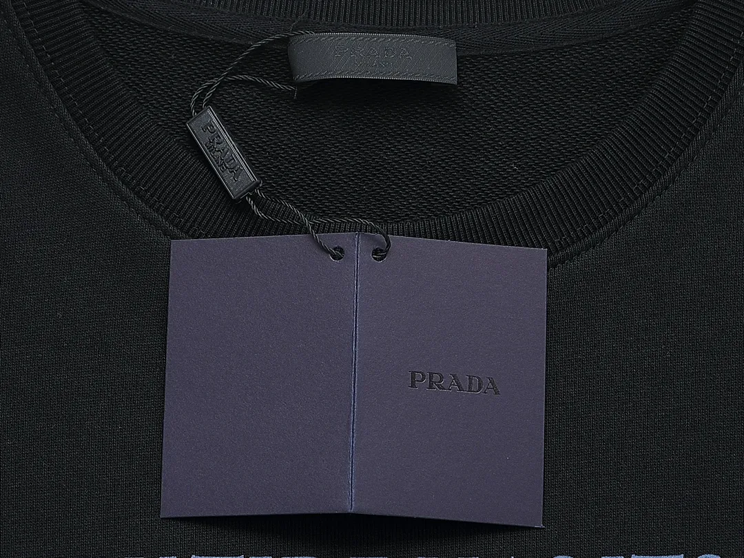 【PRADA 公式旗艦店】プラダ  丸首の衛衣 スウェットご好評に付き再入荷 240809