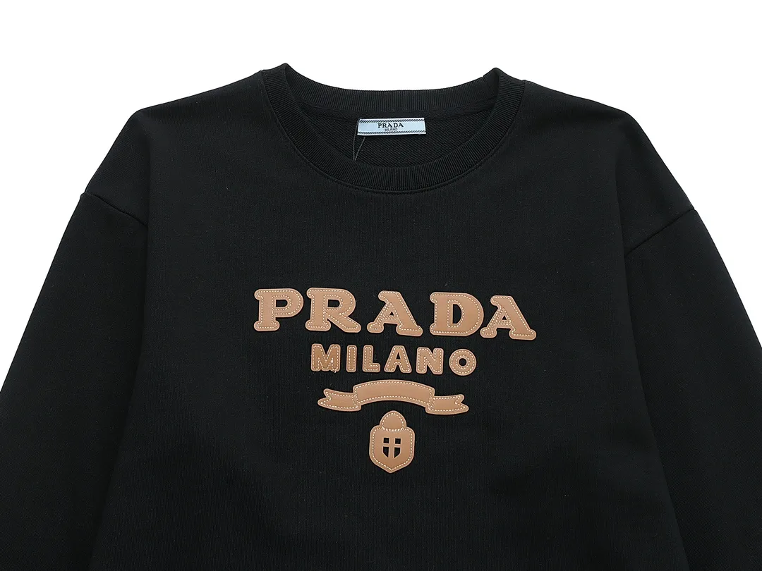 【PRADA 公式旗艦店】プラダ  丸首の衛衣 スウェットご好評に付き再入荷 240809
