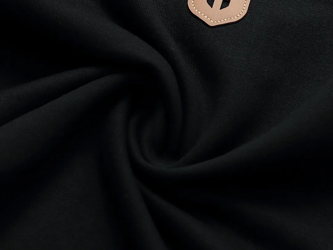 【PRADA 公式旗艦店】プラダ  丸首の衛衣 スウェットご好評に付き再入荷 240809