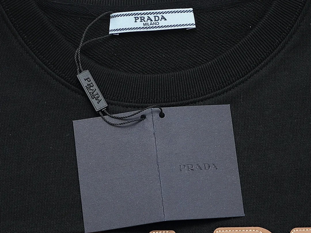 【PRADA 公式旗艦店】プラダ  丸首の衛衣 スウェットご好評に付き再入荷 240809