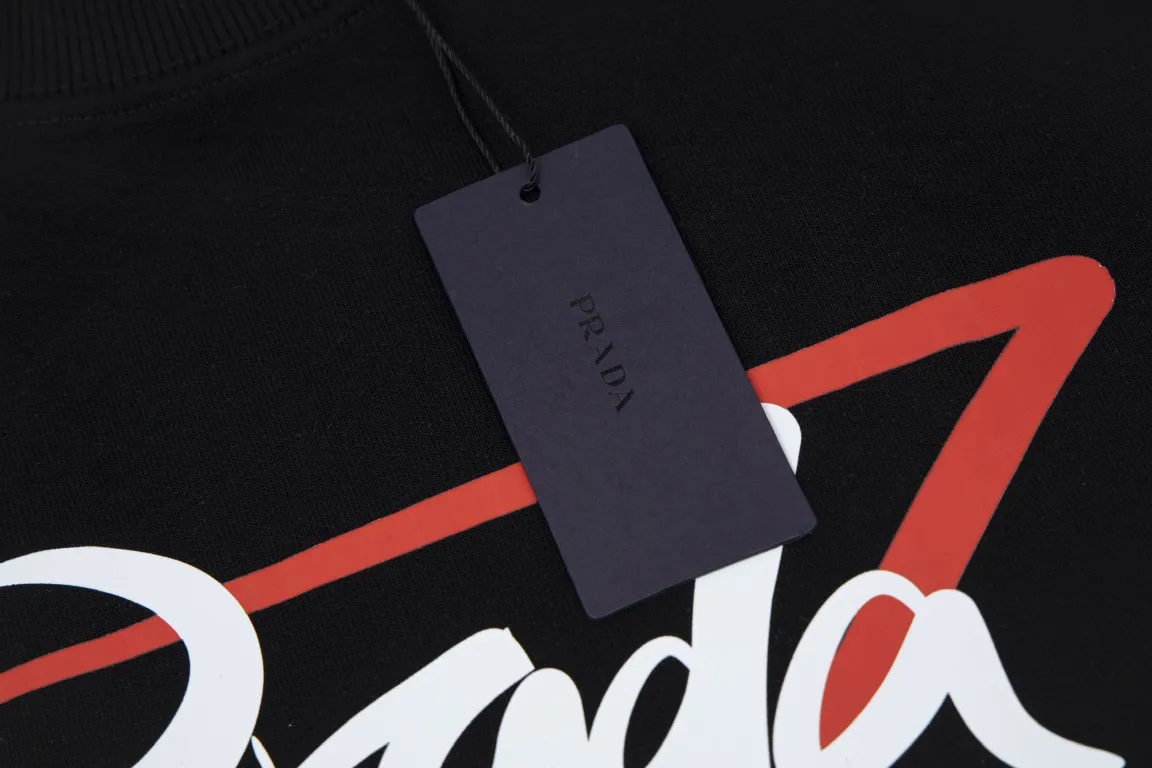 【PRADA  公式旗艦店】プラダ 丸首の衛衣 スウェットご好評に付き再入荷！