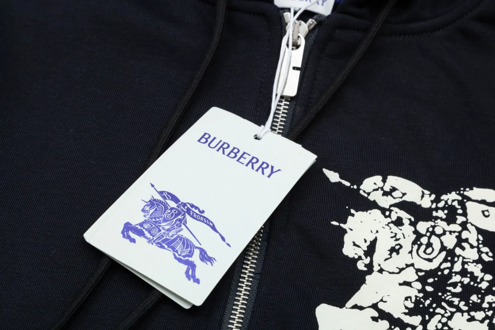 【BURBERRY 公式旗艦店】バーバリー パーカースウェットご好評に付き再入荷！241127